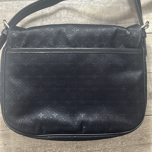 LOUIS VUITTON Giraffe CONTE DE FÉES Adjustable Crossbody. Soft satin material! - Picture 10 of 11